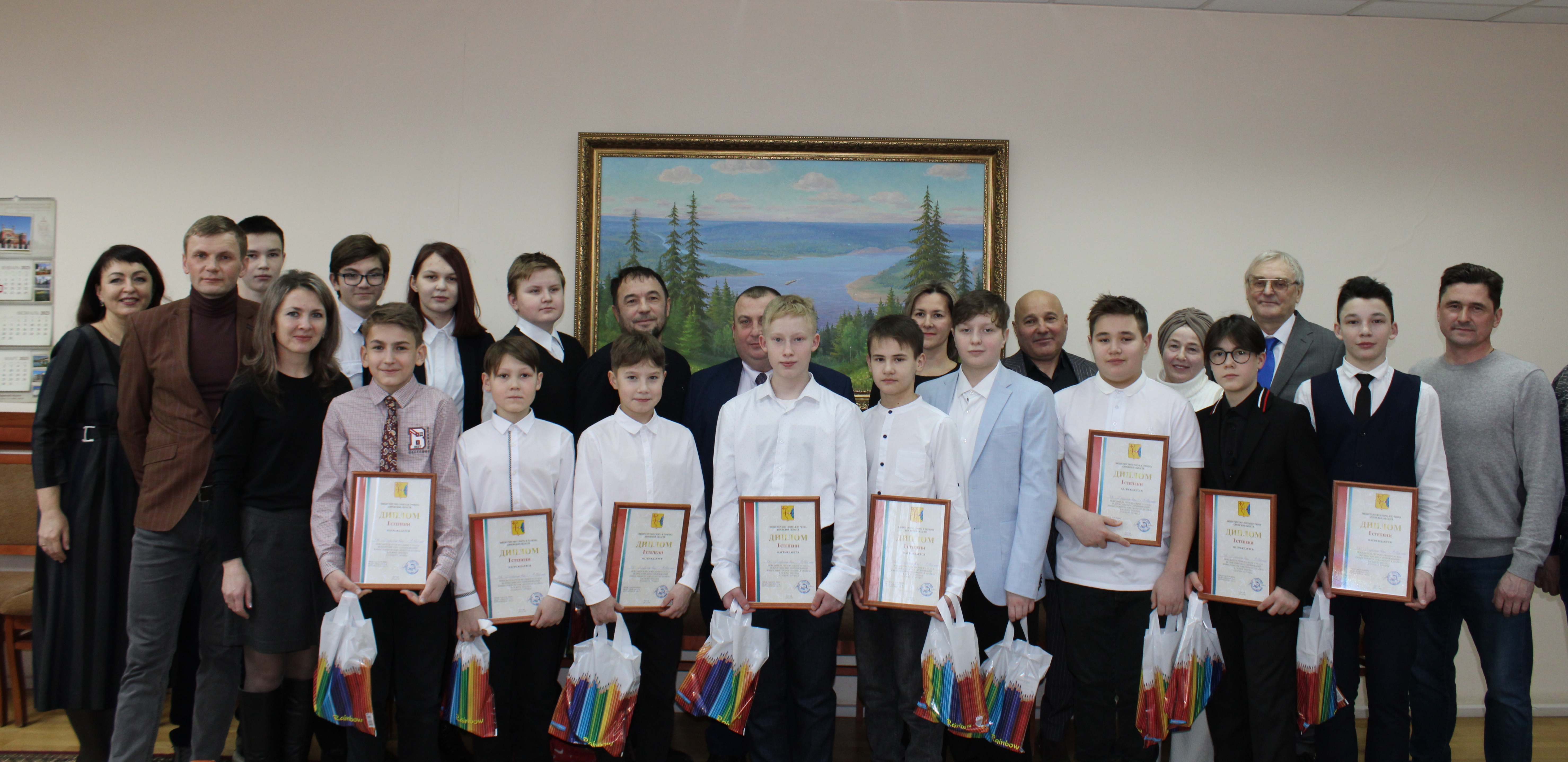Исполняющий обязанности главы города Вятские Поляны А.П. Солодянкин поздравил хоккейную команду «Спартаковец».