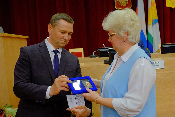 В Кировской области наградили лучших муниципальных служащих.